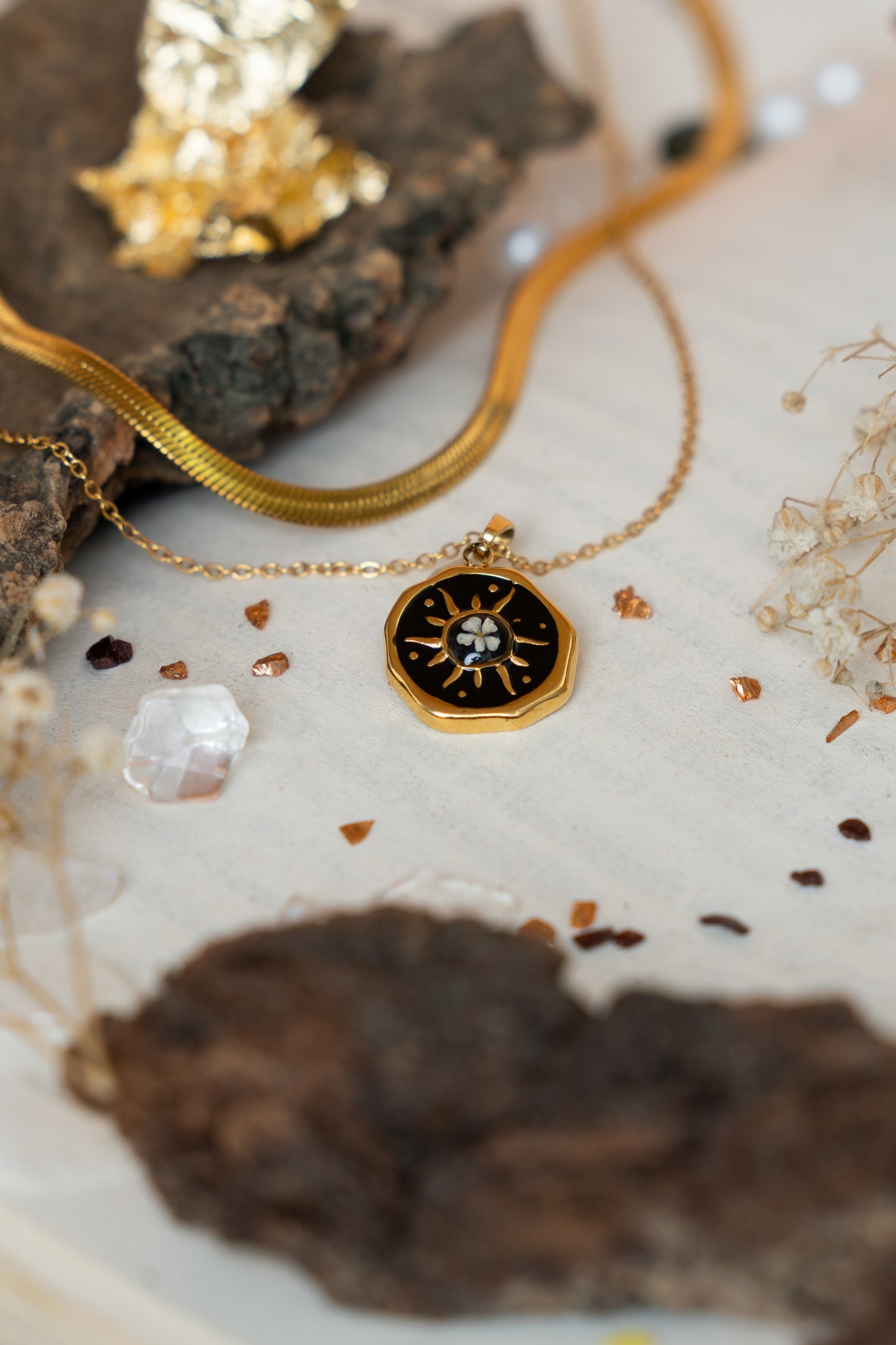 Royal Petal Necklace (18K Gold Plated)
