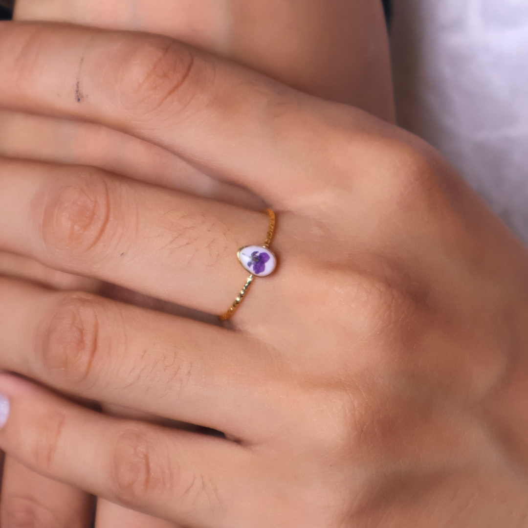 Love Parade 18k Gold Ring (Purple)