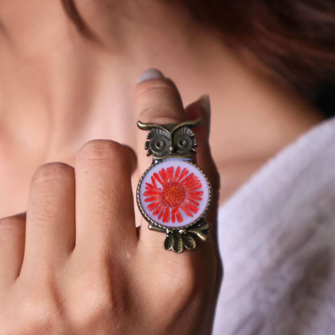 Star-Red Aster Owl Ring