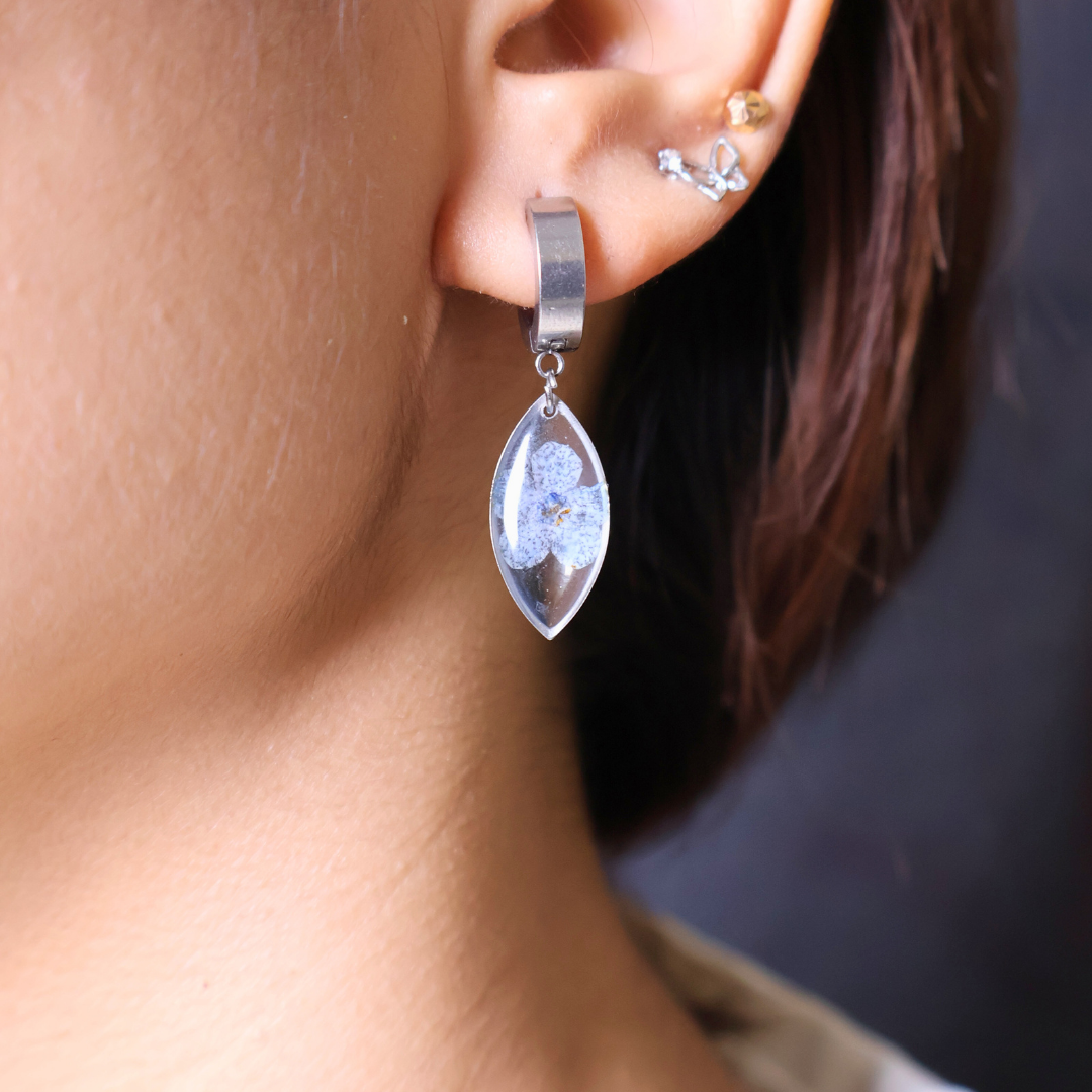 Tiny Forget Me Not Earring