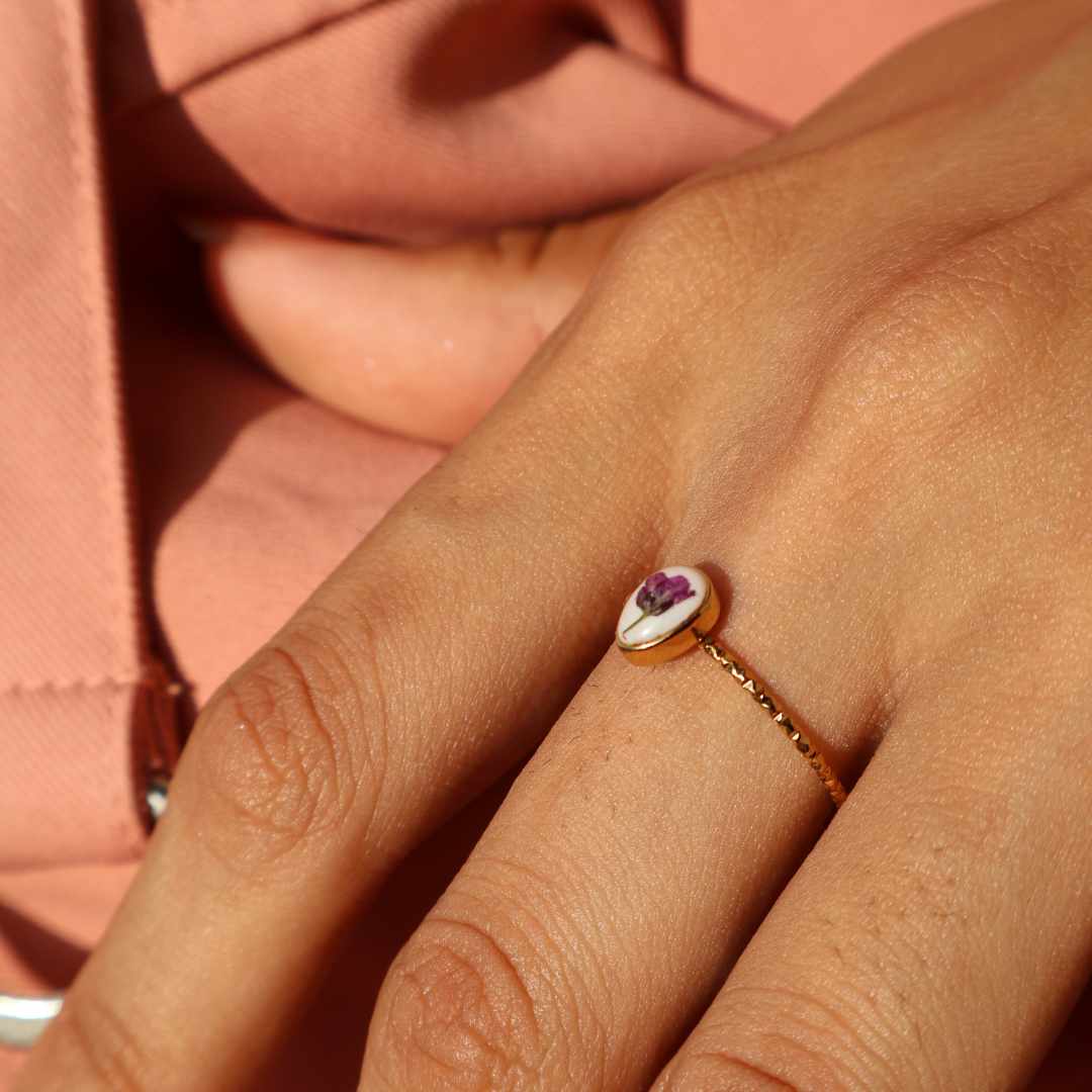 Love Parade 18k Gold Ring (Purple)