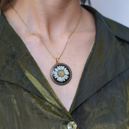 Dazzling Daisy Necklace