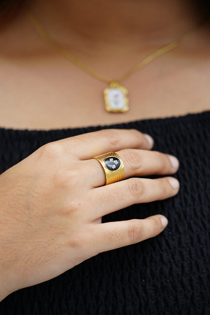 Black ONYX Ring 18k gold