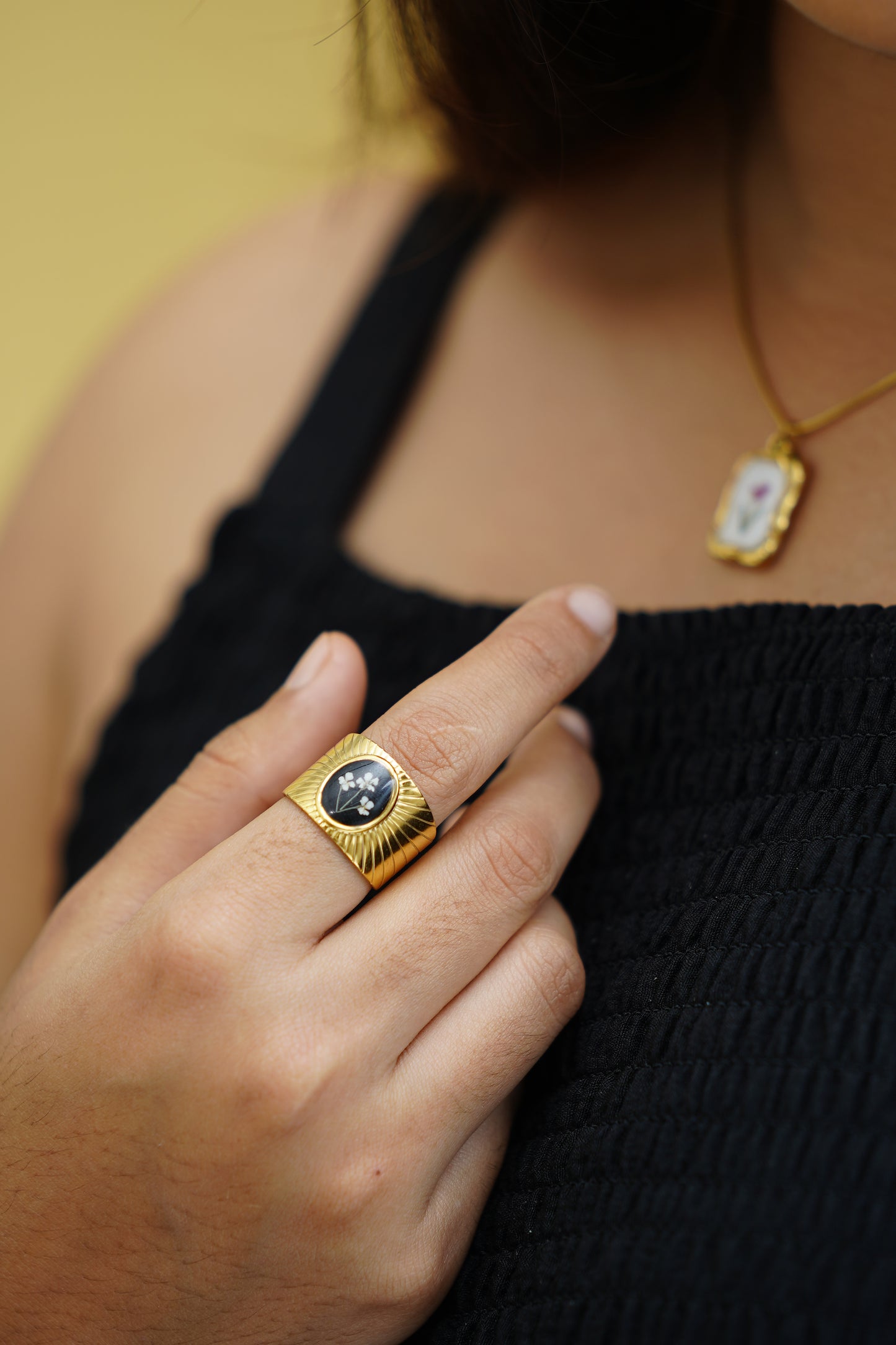 Black ONYX Ring 18k gold