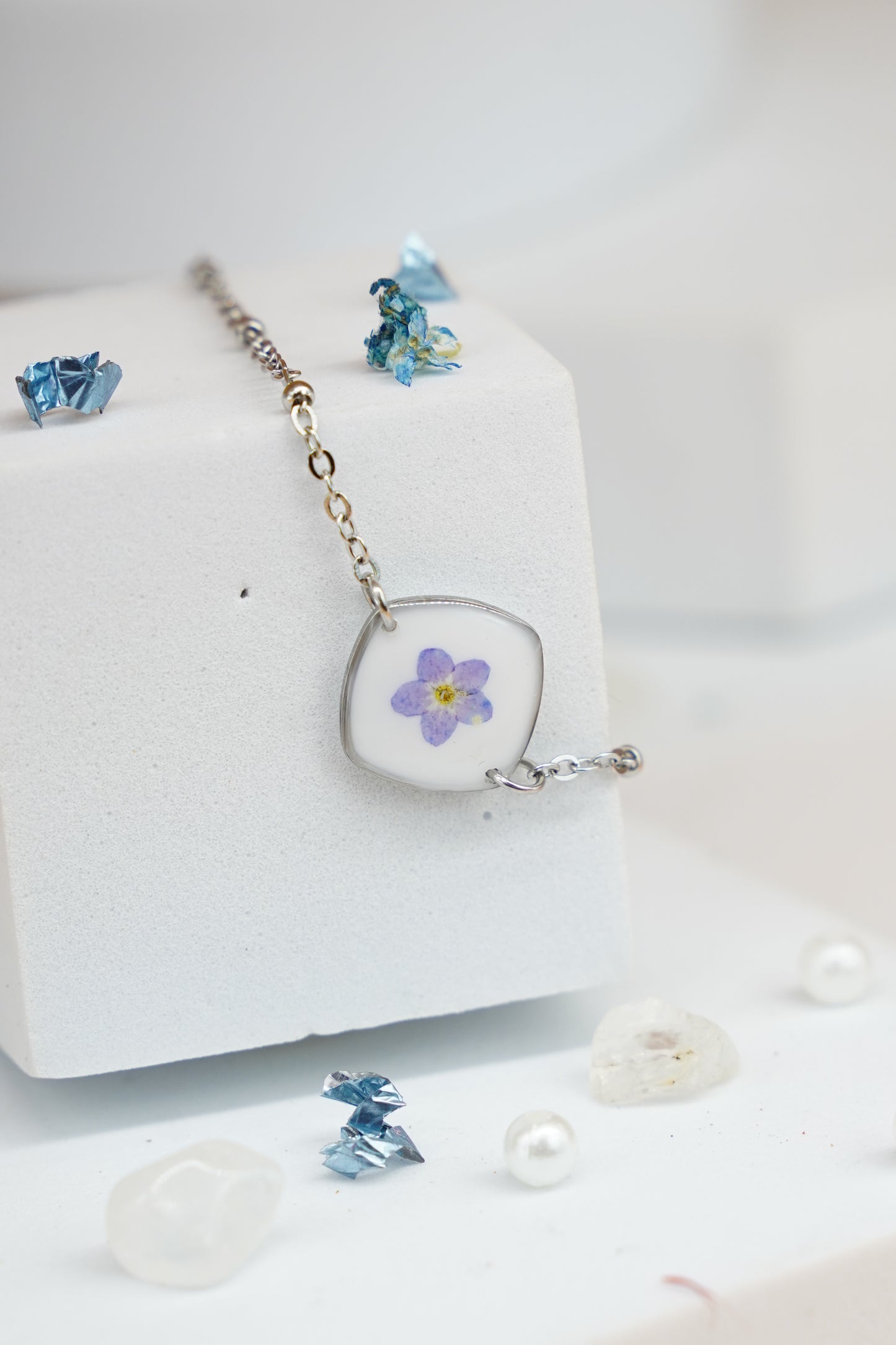 Forget me not Bracelet ( white BG )